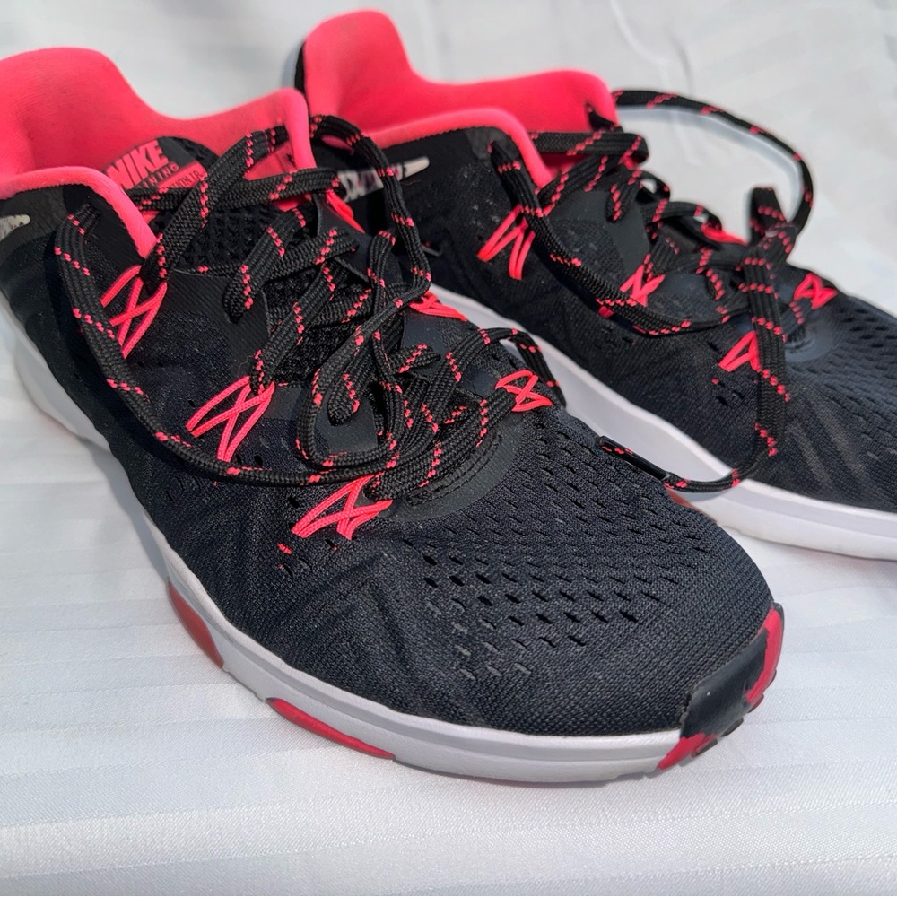 Women’s Nike Shoes - Picture 3 of 4
